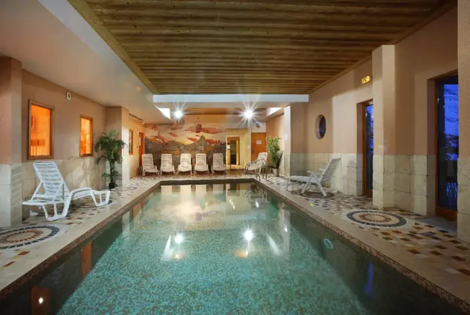 Chalet des Neiges-Oz 3300-Indoor pool.webp