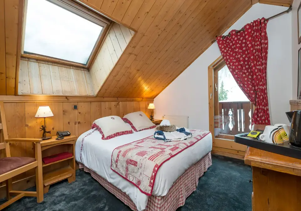 Eterlou-Meribel-chambre_tradition_03 (1).webp