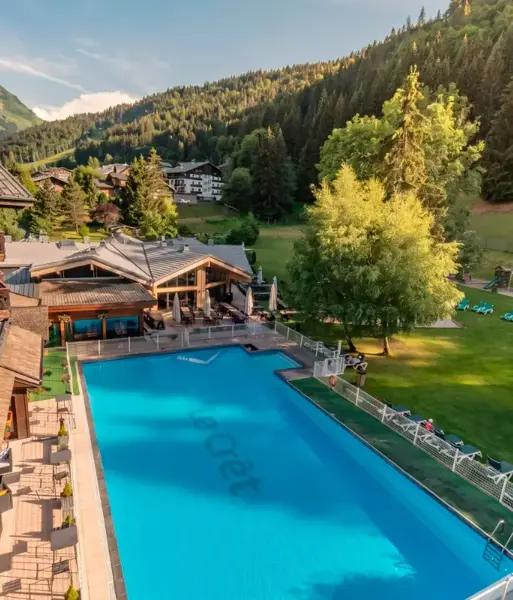 Hotel Le Crêt, Morzine (hotel) - Outdoor heated pool in summer