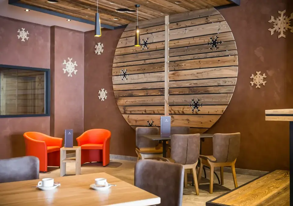 Hotel St Charles-Val Cenis-Reception lounge (1).webp