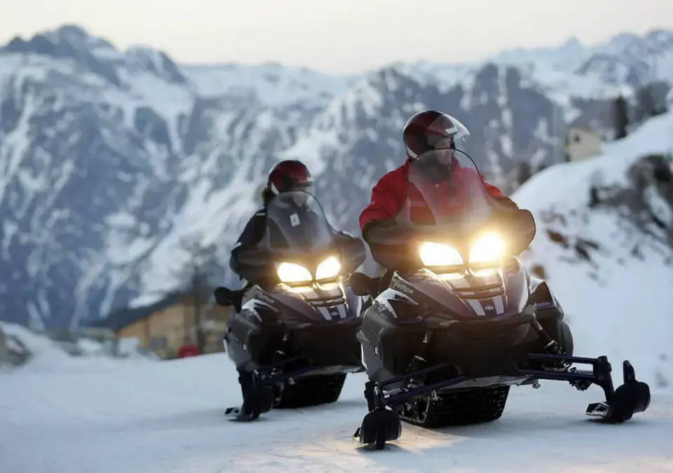 Isola 2000 snow mobiling (arnaud-trevisiol).webp