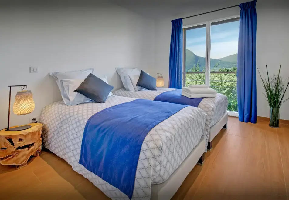 Villa Flying Dragon, Lake Annecy (self catered chalet) - Bedroom