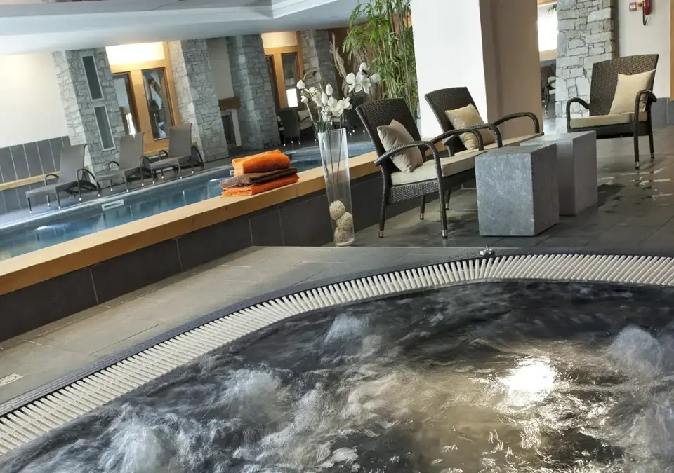 Les Chalets du Jouvence-Les Carroz d'Araches-Hot tub.webp