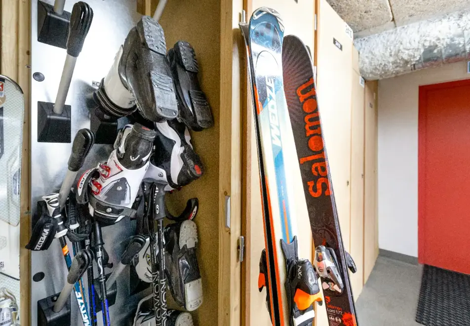 Hameau des Airelles, Montgenevre (self catered apartments) - Ski lockers (©Manureyboz)
