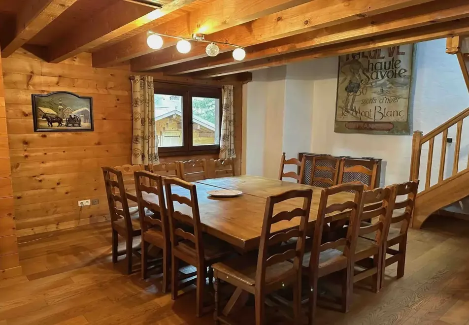 Chalet Braconnier, Chatel (self catered chalet) - Diner/living area
