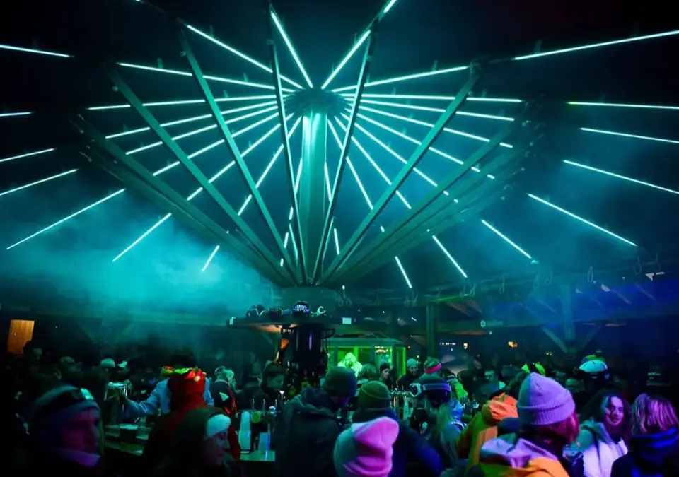Hotel Cote Brune-Les Deux Alpes-Umbrella bar (1).webp