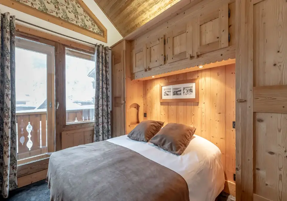 eterlou-meribel-chambre_apt_6pers (1).webp