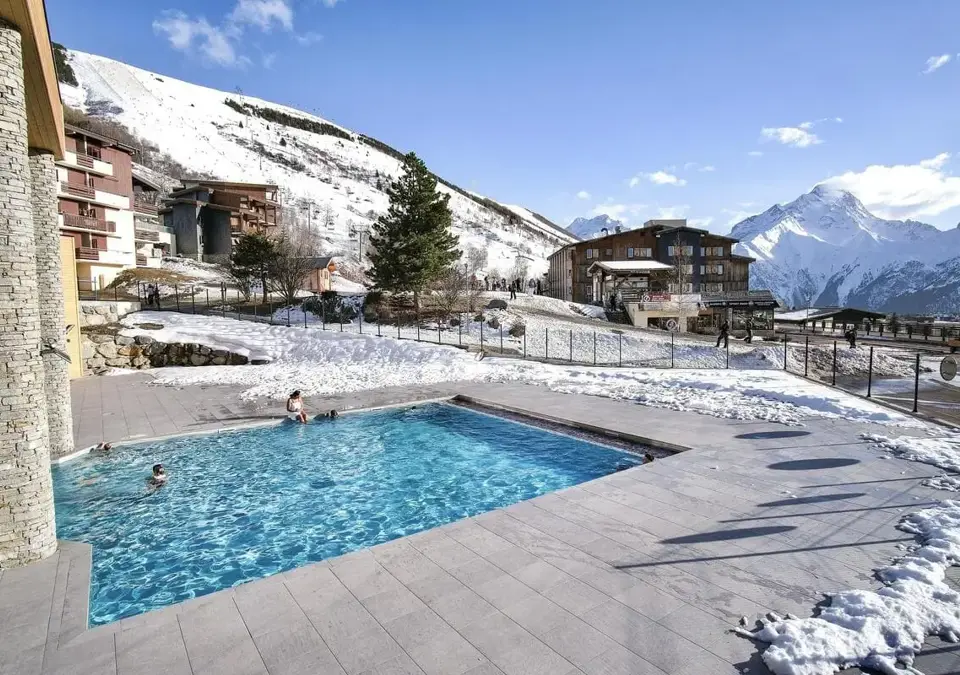 Les Cretes-Les Deux Alpes-Outdoor pool.webp