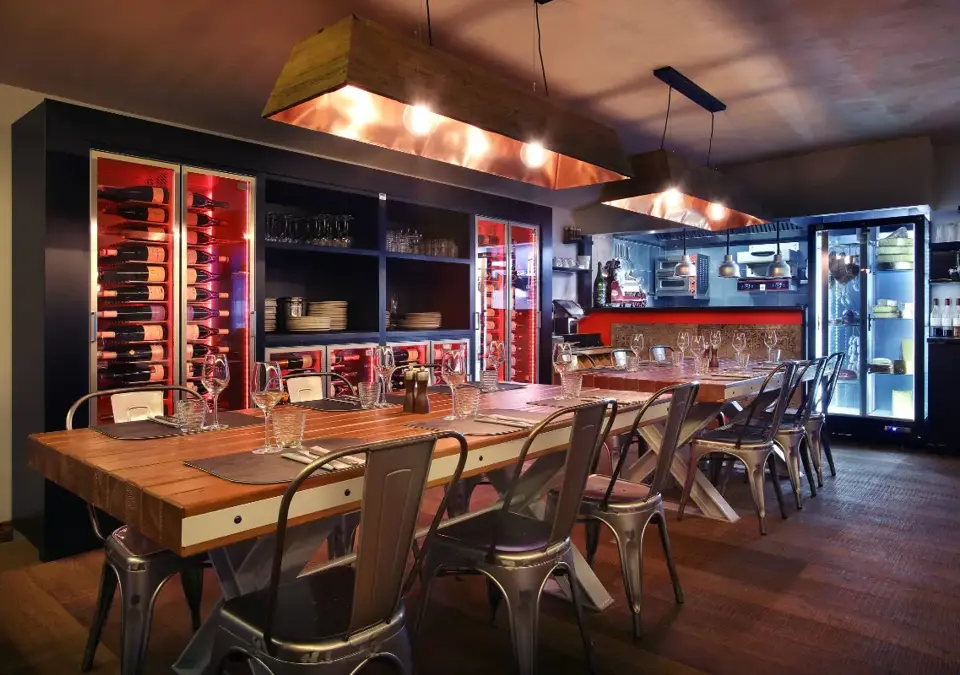 Koh-I Nor-Val Thorens-Restaurant La Cave (1).webp