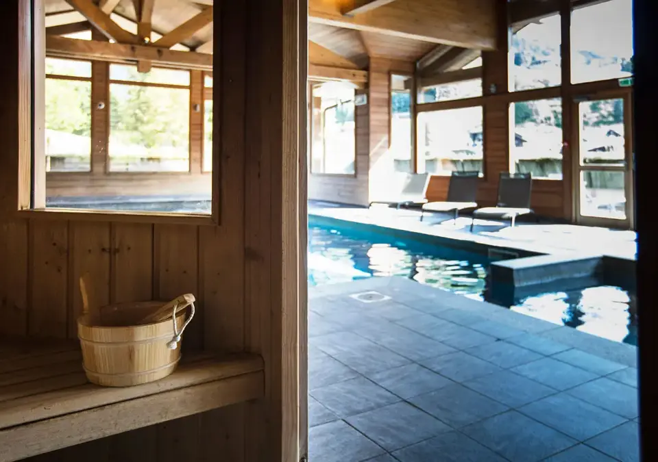 Les Grandes Alpes-La Clusaz-Indoor pool (matthieu-cellard) (1).webp