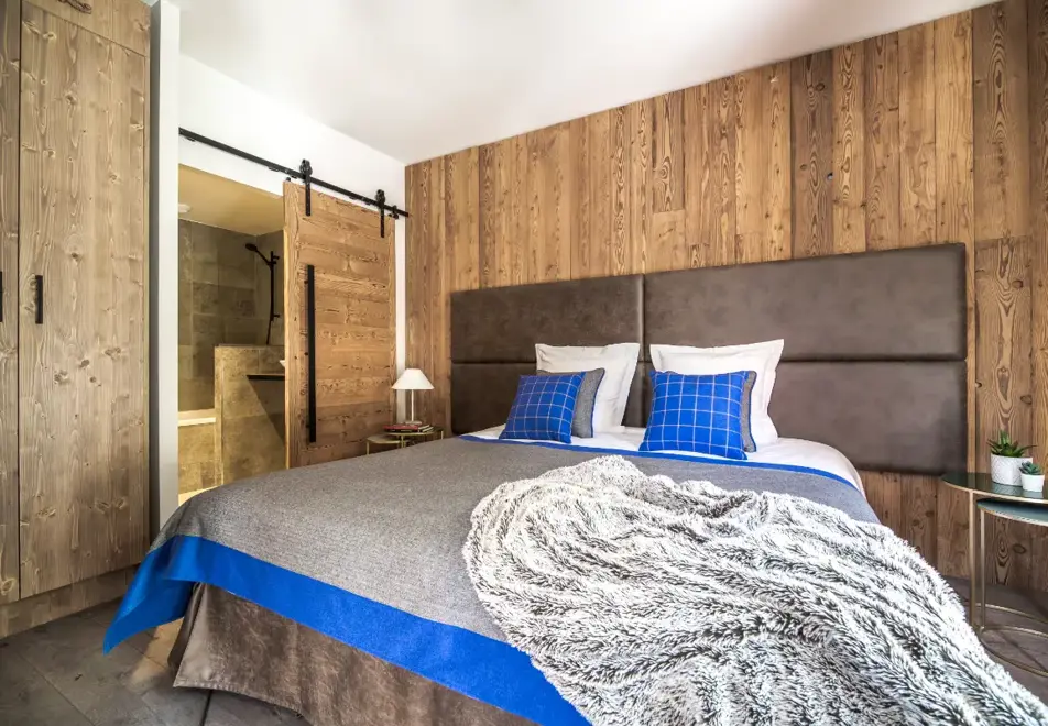 Ecrin Blanc, Courchevel 1650 (hotel) - Typical superior large suite style