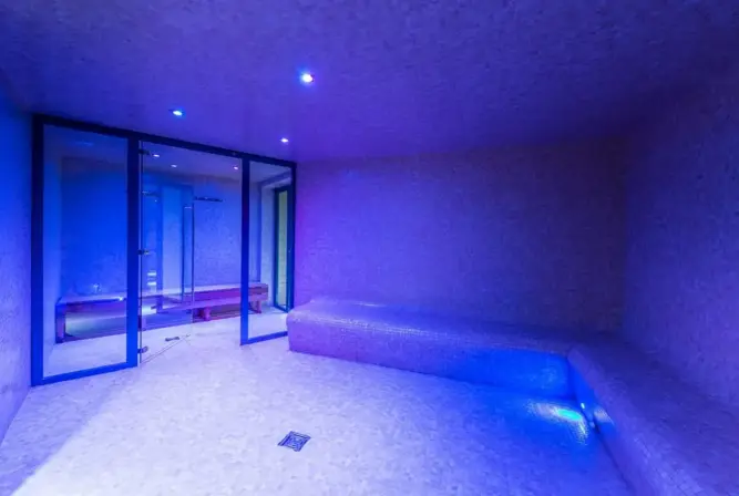 Val 2400 - Val Thorens - Steam room.webp