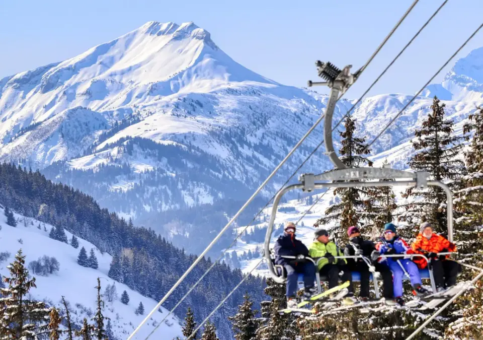 Les Carroz d'Araches chairlift (Bouilleurdephoto).webp