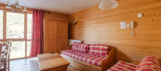 1 bedroom alcove apartment sleeping 4/6 (may be duplex) (c.43m2):