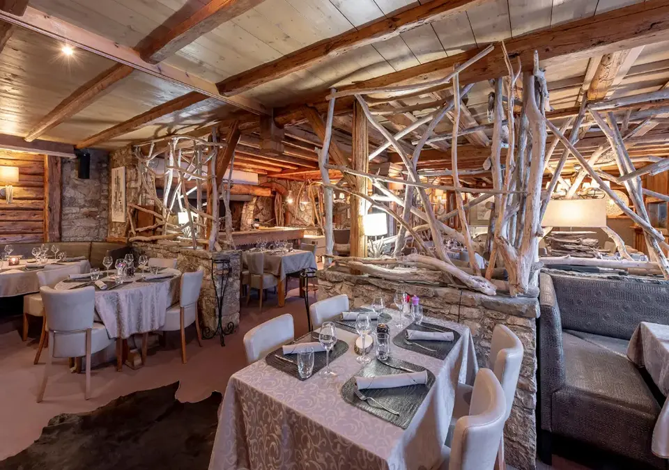 Hotel Eterlou-Meribel-Restaurant La Grange (2).webp