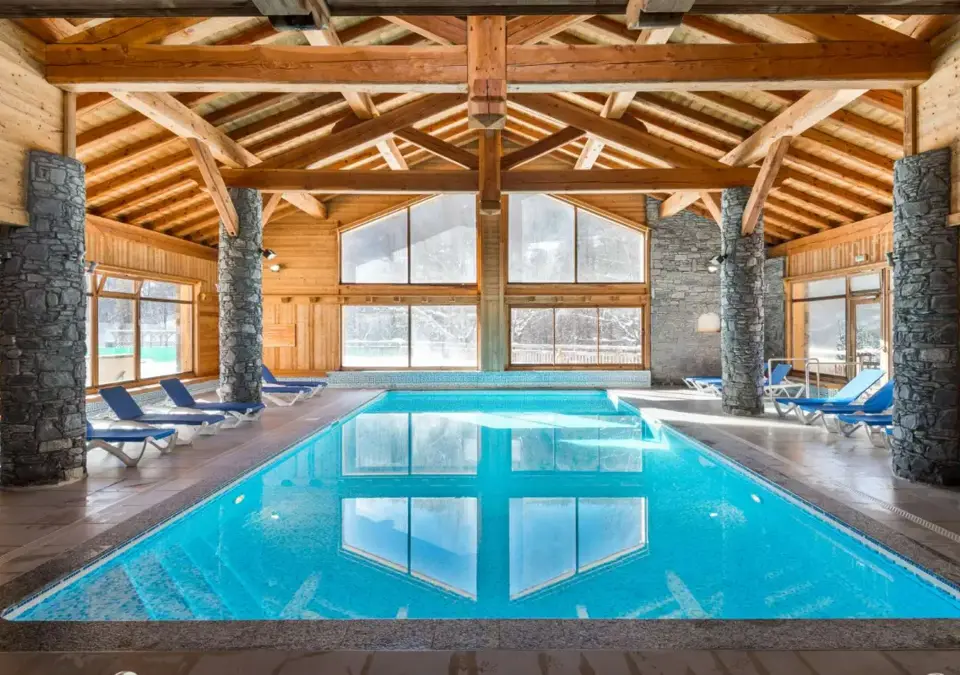 Le Hameau du Rocher Blanc-Serre Chevalier-Indoor pool (1).webp
