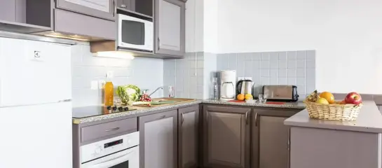 4 bedroom apartment sleeping 8 (may be duplex) (c.95m2):