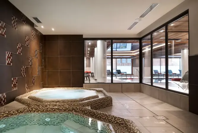 Le Cristal de Jade-Chamonix-Hot tub.webp
