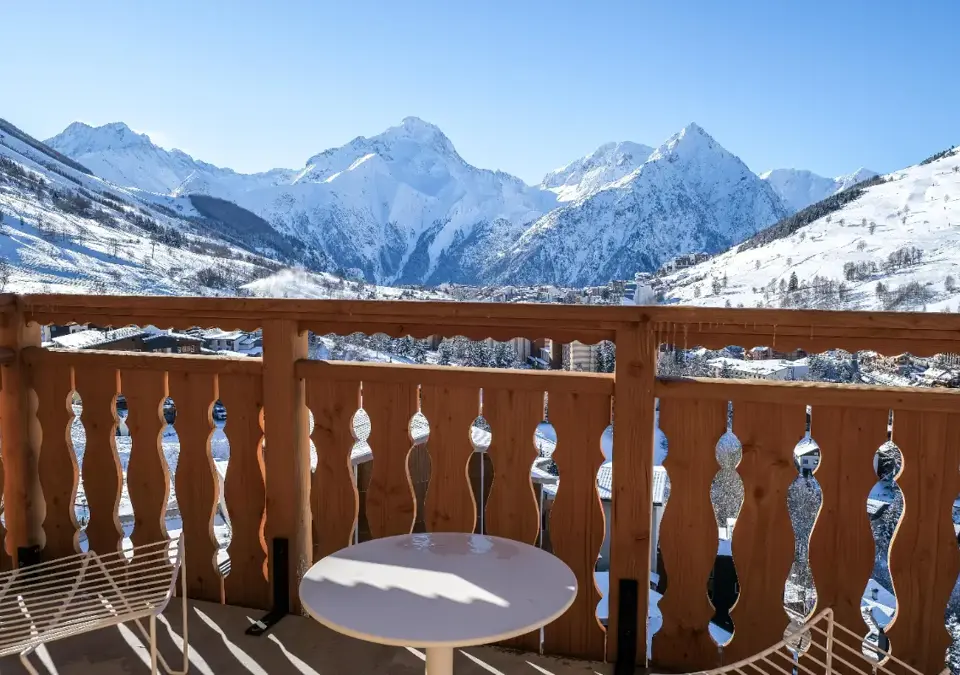 Les Cretes-Les Deux Alpes-Typical room (5).webp