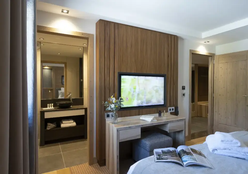Alpen Lodge-La Rosiere-Typical hotel room (6).webp