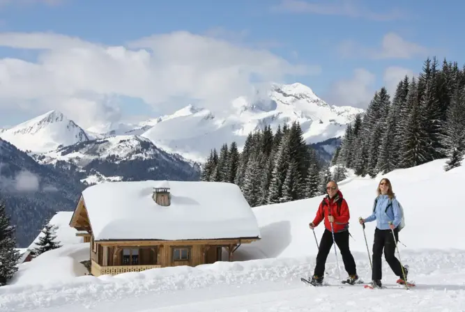 ©Avoriaz 1800 snowshoeing.webp