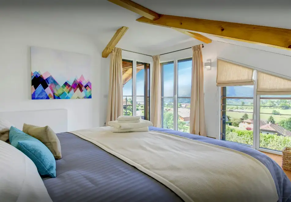 Villa Flying Dragon, Lake Annecy (self catered chalet) - Bedroom