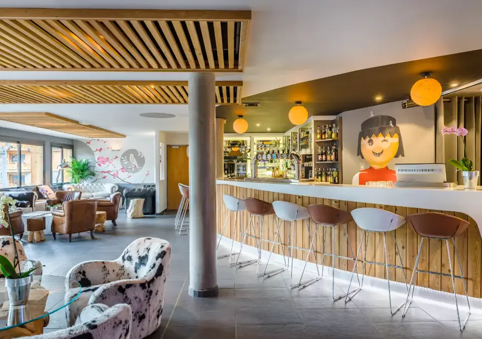 Anova Hotel-Montgenevre-Bar (3).webp