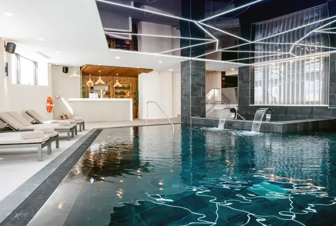 Voulezvous-Tignes-Indoor pool (©Pascale Beroujon).webp