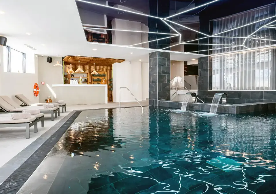 Voulezvous-Tignes-Indoor pool (©Pascale Beroujon).webp