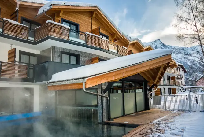 Isatis-Chamonix-Outdoor pool.webp