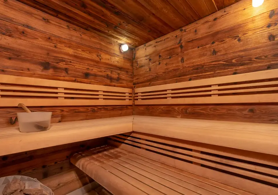 Hotel Eterlou-Meribel-Pool (1).webp