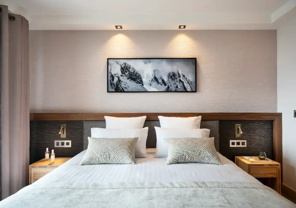 Alpen Lodge-La Rosiere-Typical hotel room (3).webp