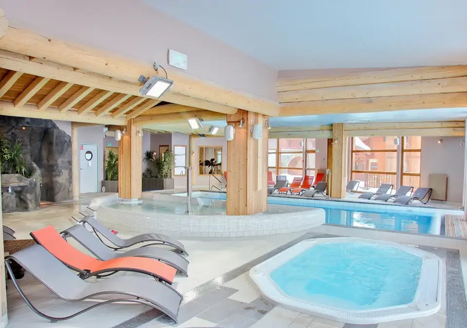 Les Balcons Platinium-Val Thorens-Indoor pool (1).webp