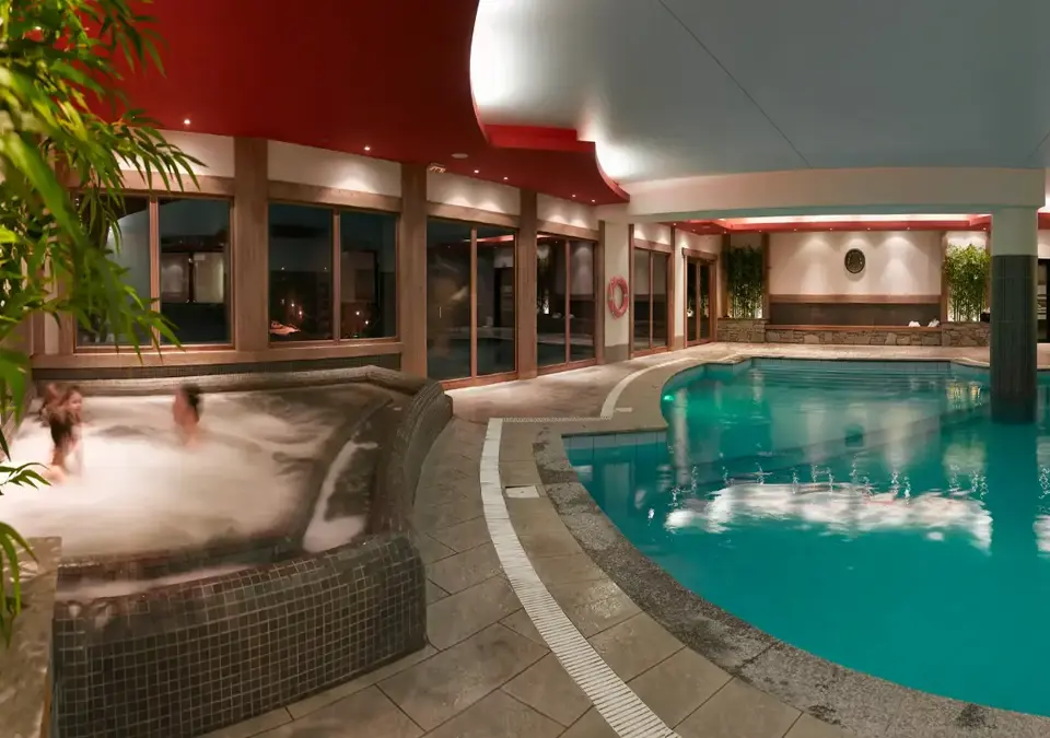 Les Clarines-Les Menuires-Indoor pool (1).webp