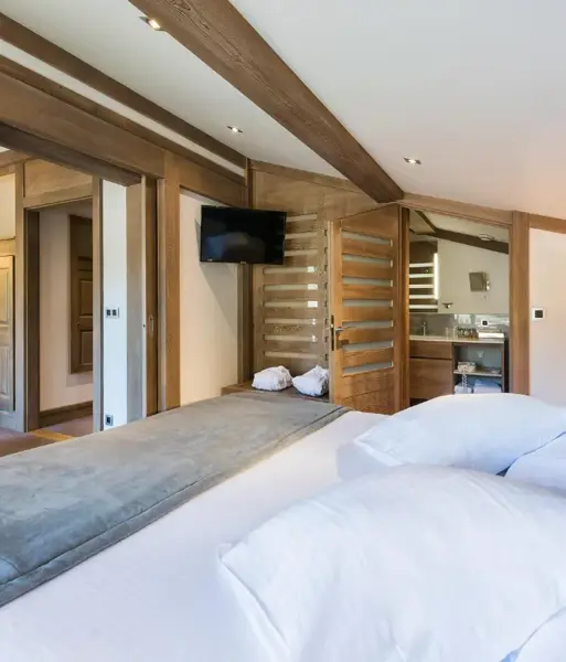Hotel Le Petit Dru, Morzine (hotel) - Typical hotel room