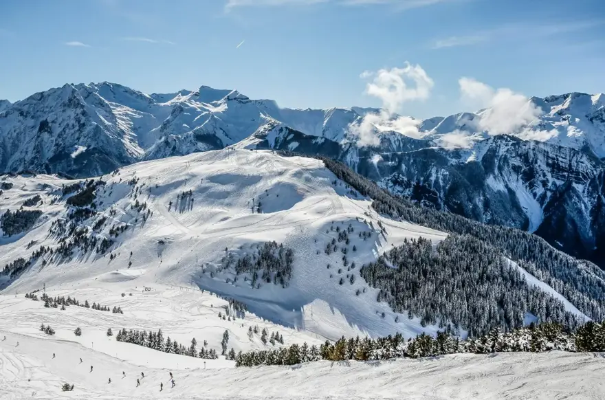 Auris en Oisans ski slopes.webp