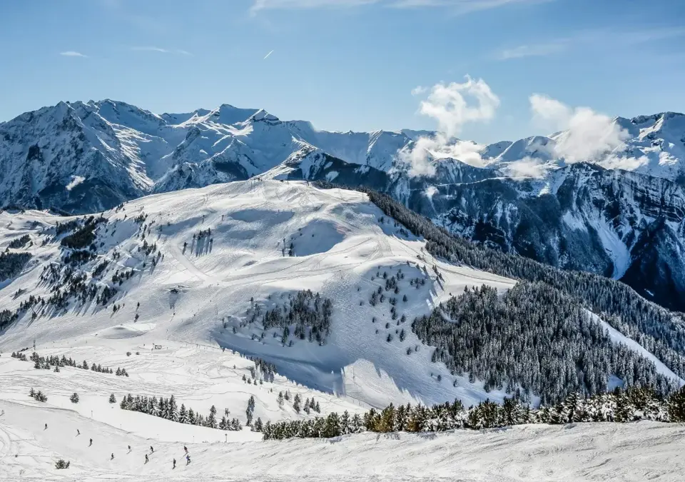 Auris en Oisans ski slopes.webp
