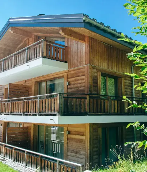 K2, Les Gets (self catered apartments) - Exterior shot in summer (©Aline_hudry)