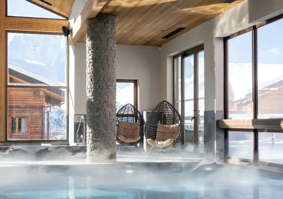White Pearl-La Plagne-Indoor pool (©foudimages) (3).webp