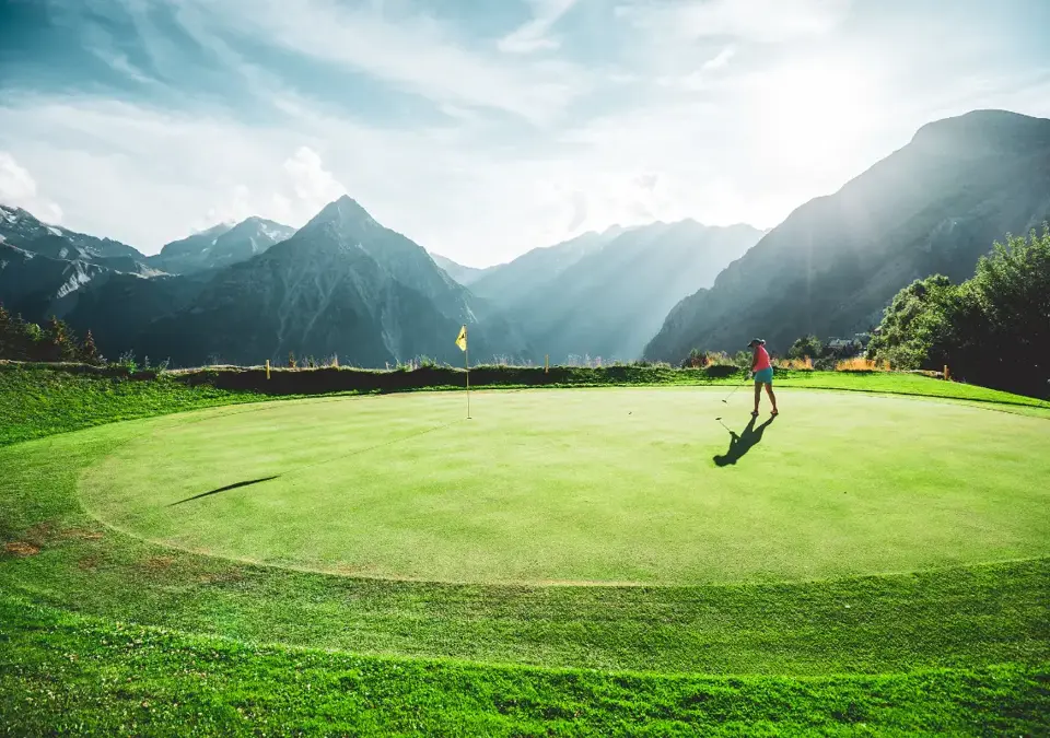 Les Deux Alpes golf course.webp
