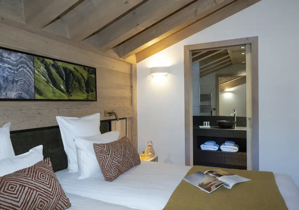 Alpen Lodge-La Rosiere-Typical hotel room (7).webp