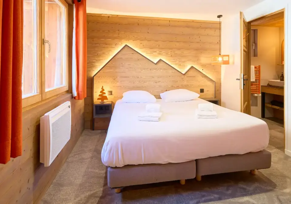 Basecamp Lodge-Les Deux Alpes-Typical room (1).webp