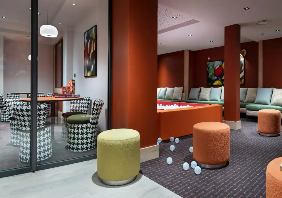 Alpen Lodge-La Rosiere-Reception lounge (2).webp