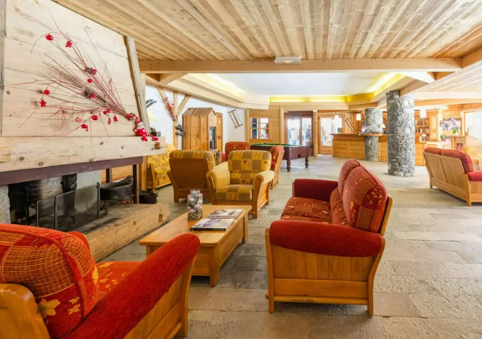 Le Hameau du Rocher Blanc-Serre Chevalier-Reception.webp