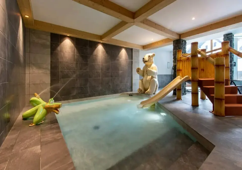 Alpaga-La Toussuire-Kids pool (©foudimages) (3).webp