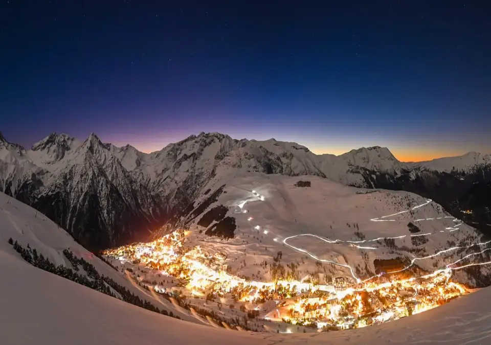 Les Deux Alpes at night.webp