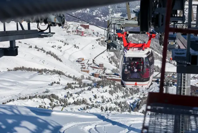 La Plagne Centre Funiplagne cable car (©p_augier).webp