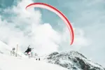Les Deux Alpes paragliding (©Pyrène Duffau).webp