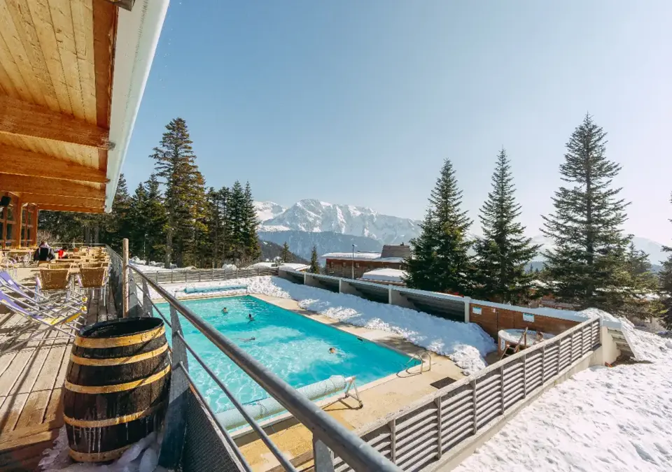 Les Villages du Bachat-Chamrousse-Outdoor heated pool (3).webp
