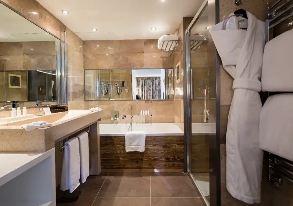 Koh-I Nor-Val Thorens-Typical hotel room (4).webp